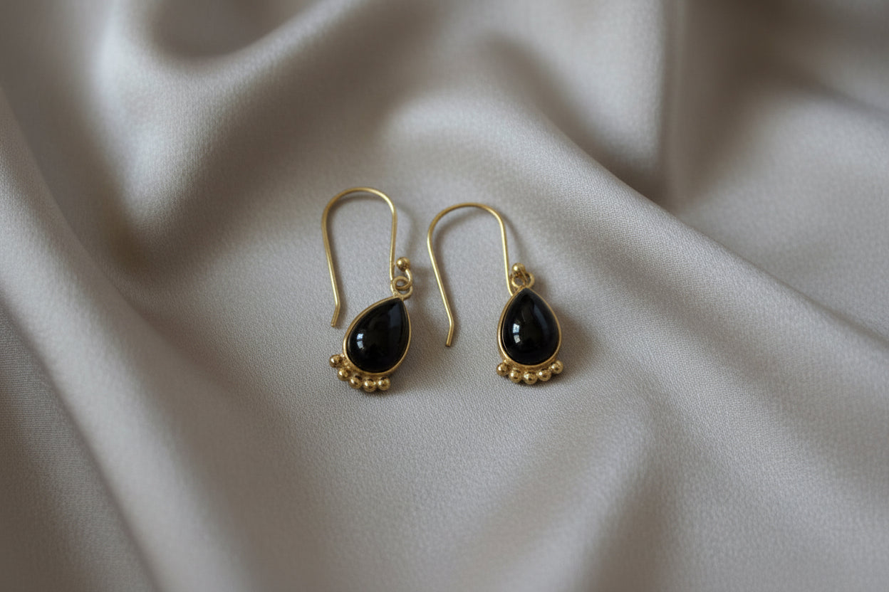 Black onyx gold plated short earrings - versatile