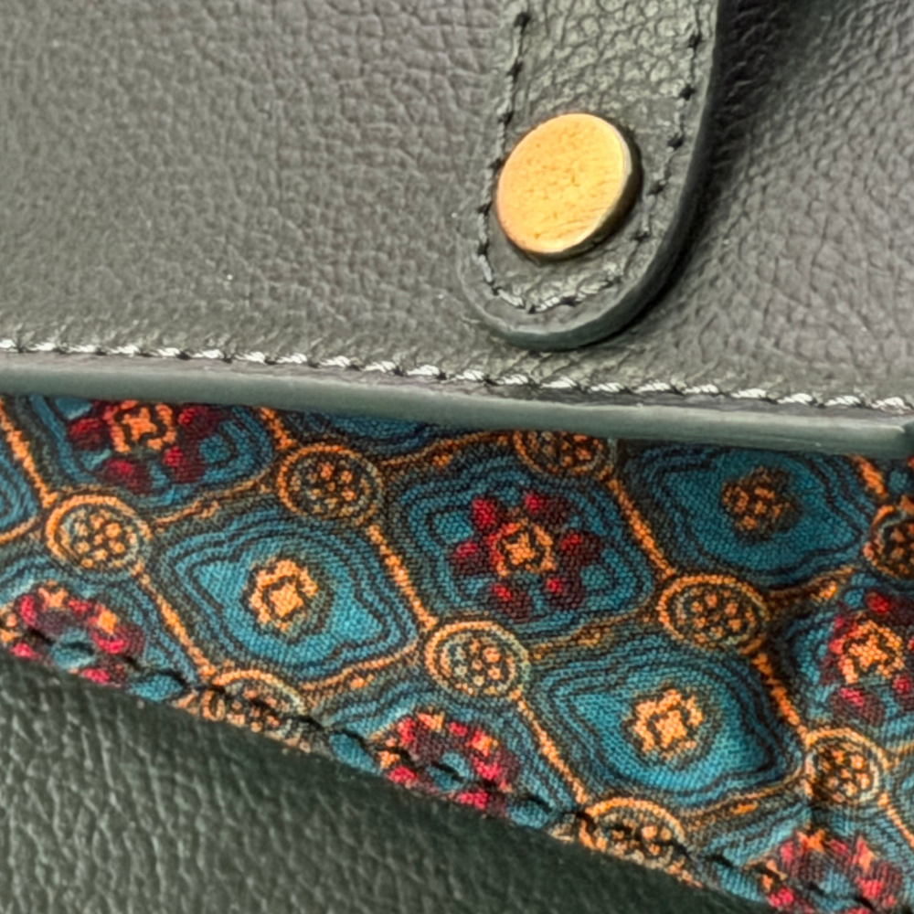 Wholesale Vegan & Sustainable Gift Collection - Design# L01 - Green Laptop Case with flap