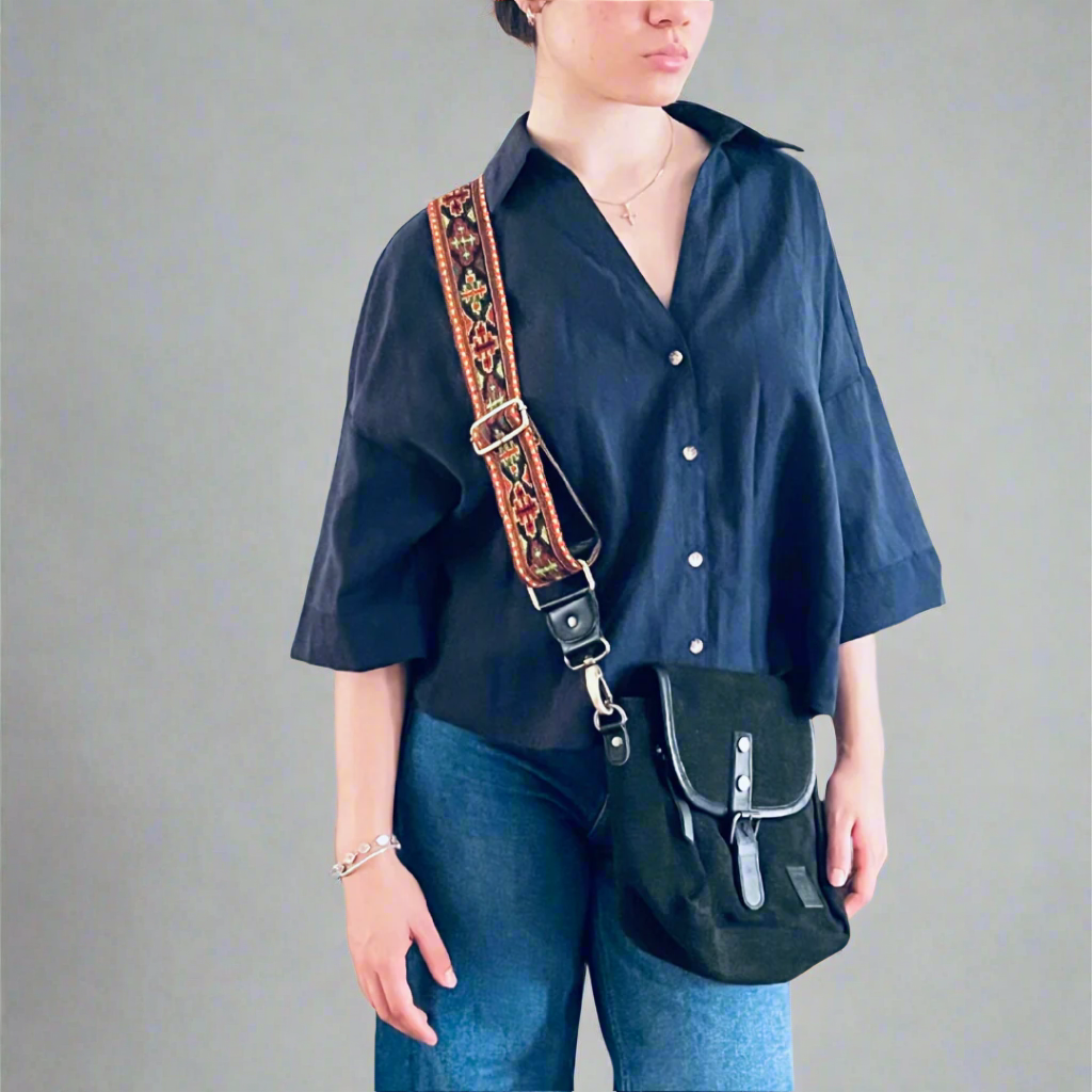 parvatistrap_PV02_on model with black bag