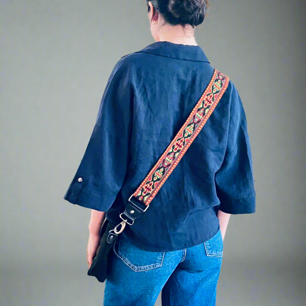 parvatistrap_PV02_on model  back side handwoven strap with genuine leather back